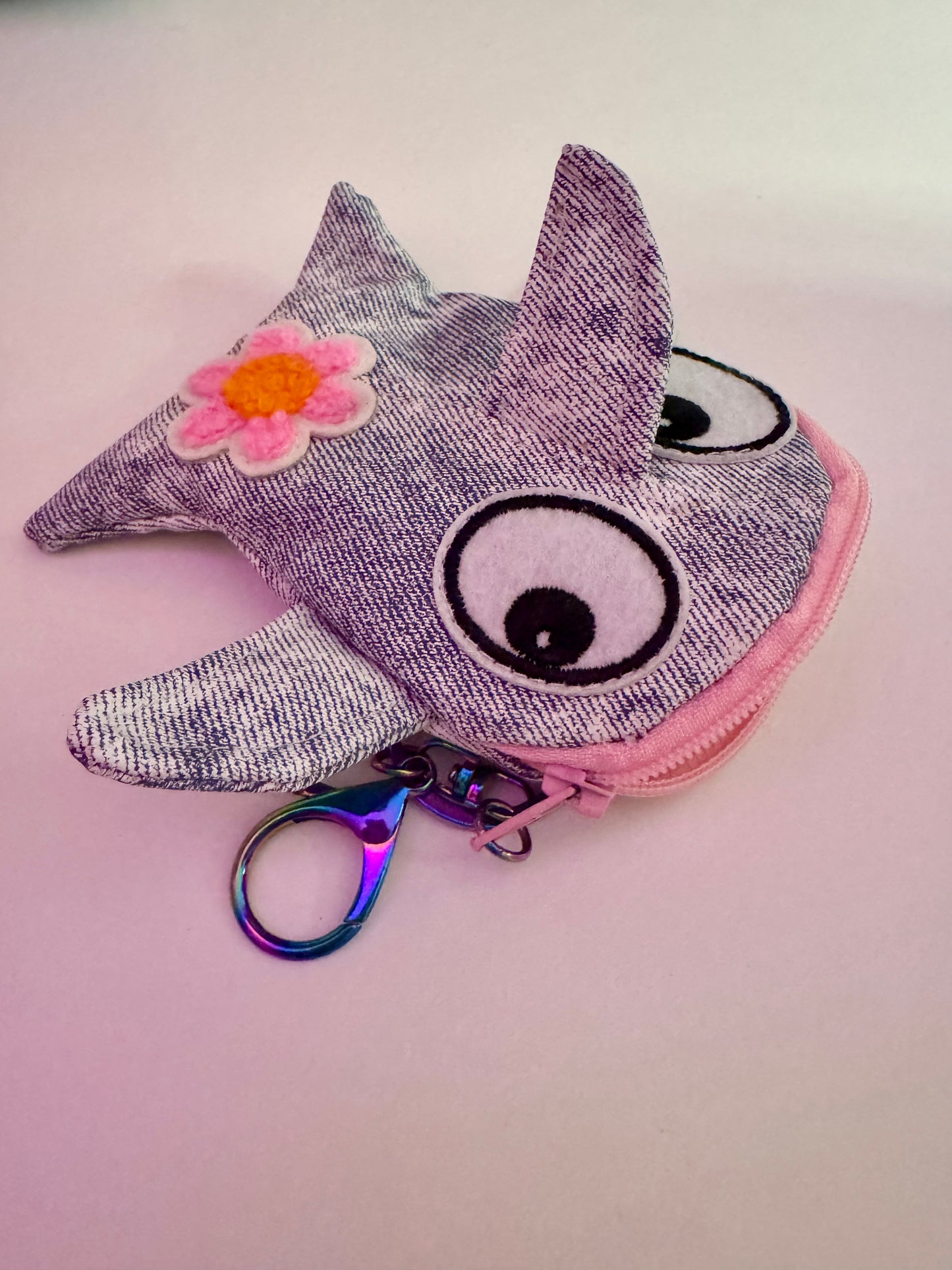 Daisy - Mini Shark Zip Bag